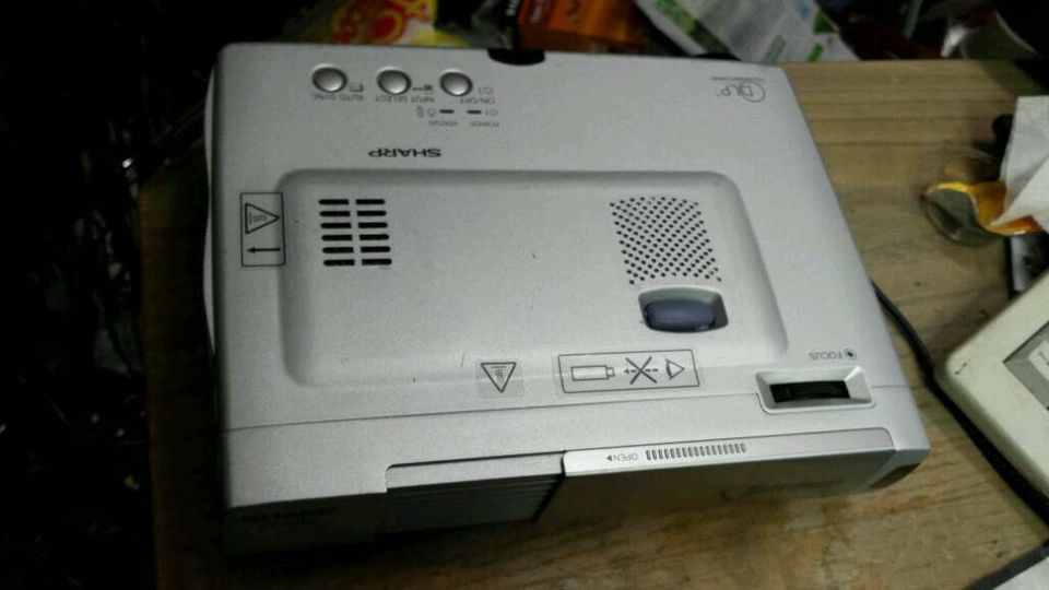 SHARP PG-M10X; Digital Multimedia Projektor