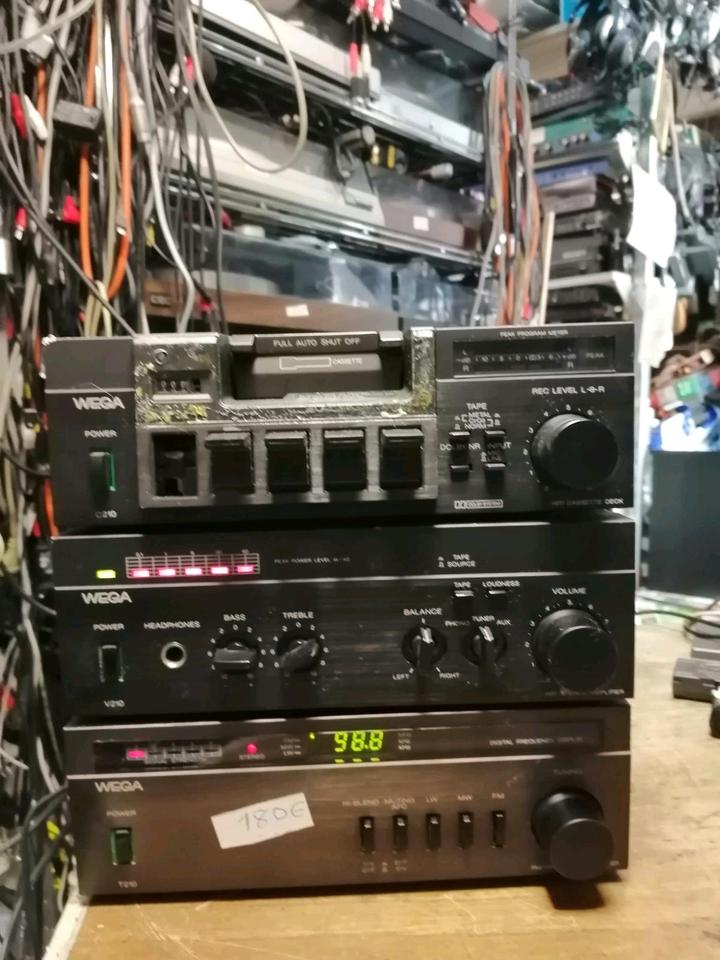 WEGA: V210 Amplifier, C210 Cassetten-Deck(DEFEKT) + T210 Tuner!!