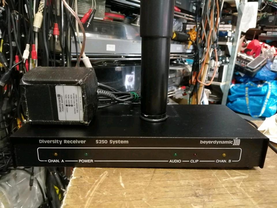 BEYERDYNAMIC S250 System Receiver mit Zubehör!!