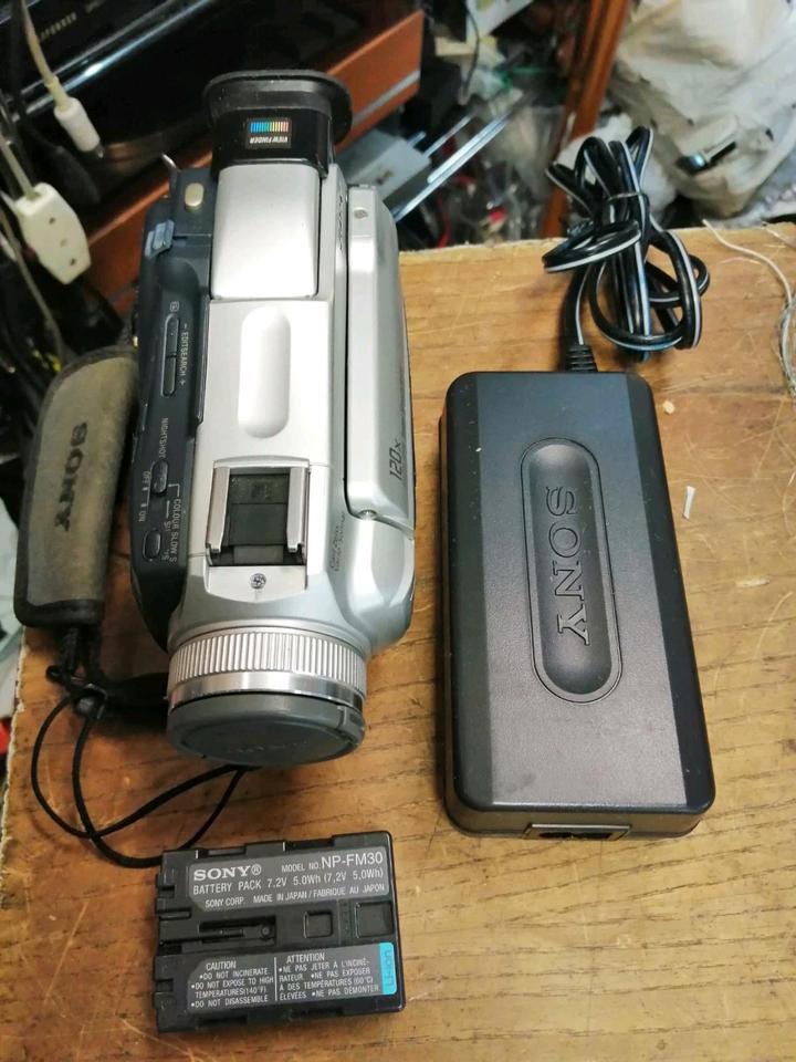 SONY DCR-TRV25E, MiniDV-Videocamera, OHNE Speicherkarte!