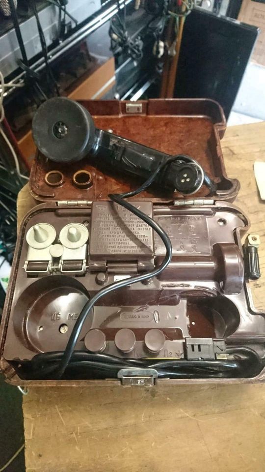 MILITÄR-TELEFON TA-57, russisch, komplett, NICHT GETESTET!