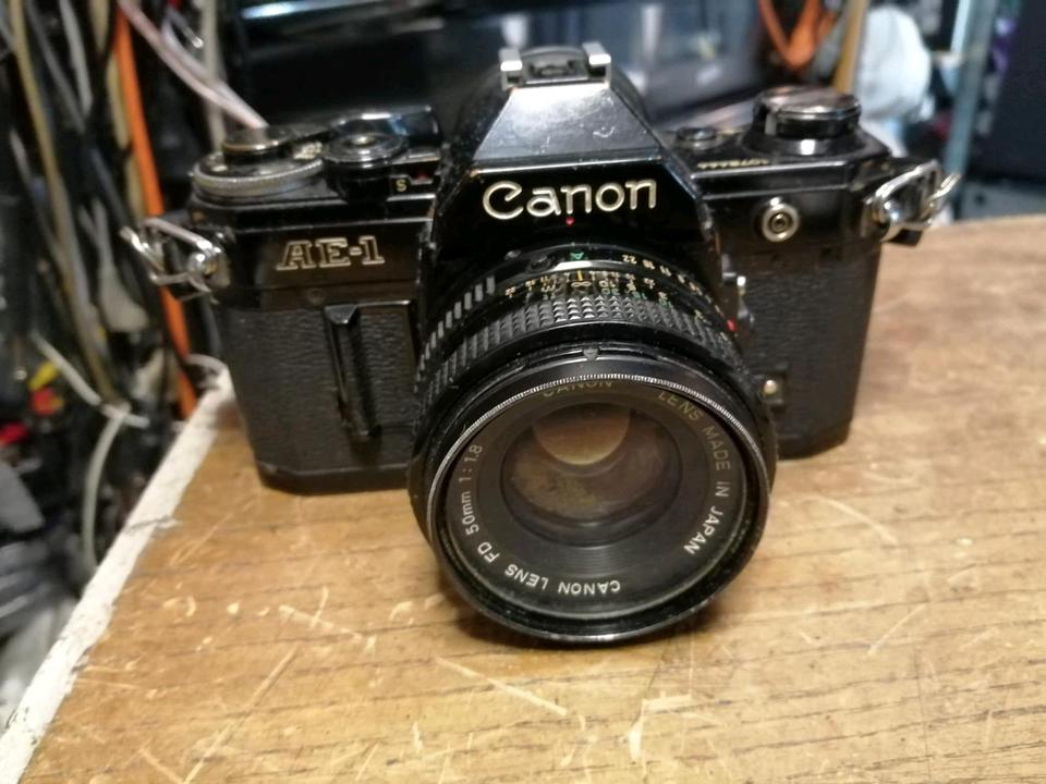 • CANON AE-1, Analog-Kamera + CANON Lens FD Objektiv!!