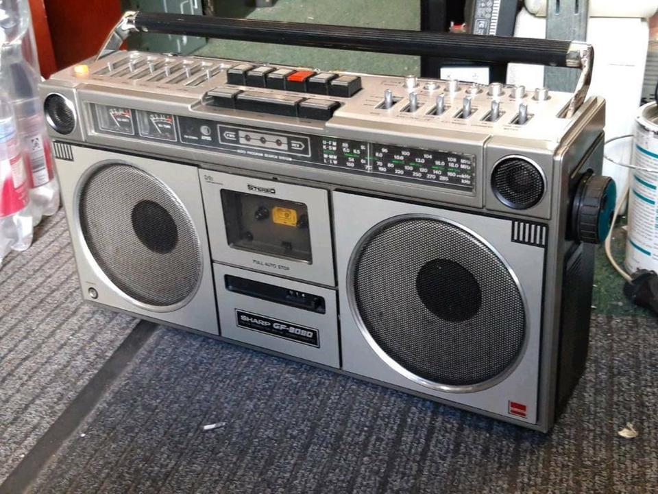 SHARP GF-9090, Stereo Redio-Tape Recorder, etwas DEFEKT!