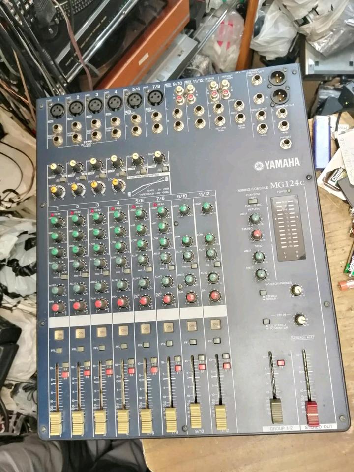 YAMAHA MG-124c, Mixer mit Original-Adapter!!!