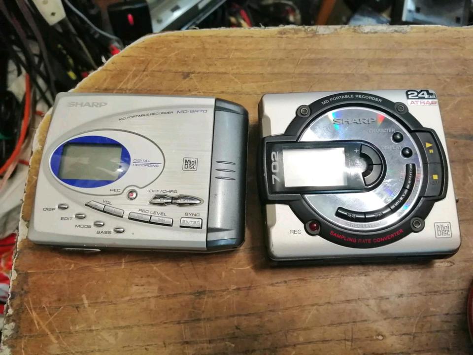 2 SHARP Minidisc-Recorder: MD-MS702H + MD-SR70H, DEFEKT!!!