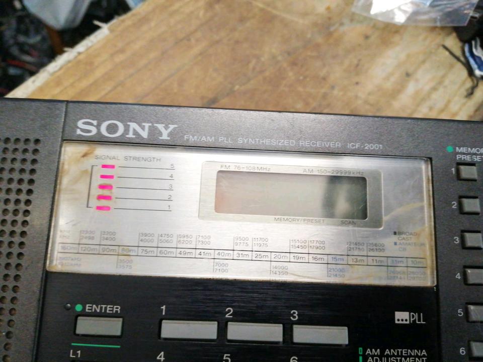 SONY ICF-2001, FM/AM PLL Synthesized Receiver, Universal-Adapter!
