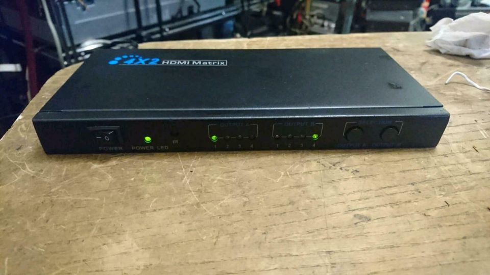 4X2 HDMI Matrix Splitter OHNE Fernbedienung!