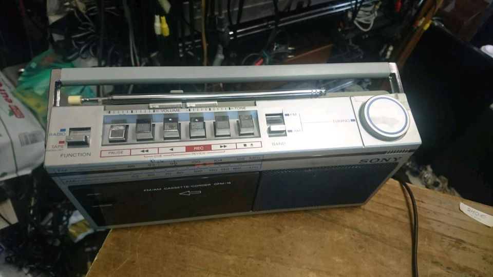 SONY CFM-15, 2 Band Radio-Cassetten-Recorder, etwas DEFEKT!!