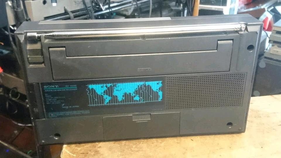 SONY ICF-2001D, Weltempfänger/Radio mit Original-Adapter!!
