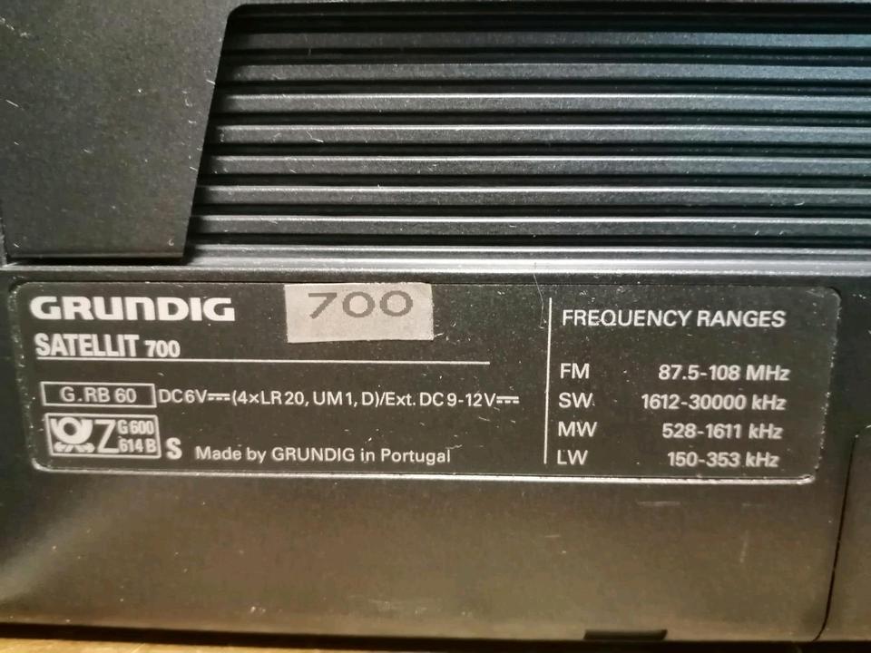 GRUNDIG Satellit 700, Radio, Display leuchtet NICHT!