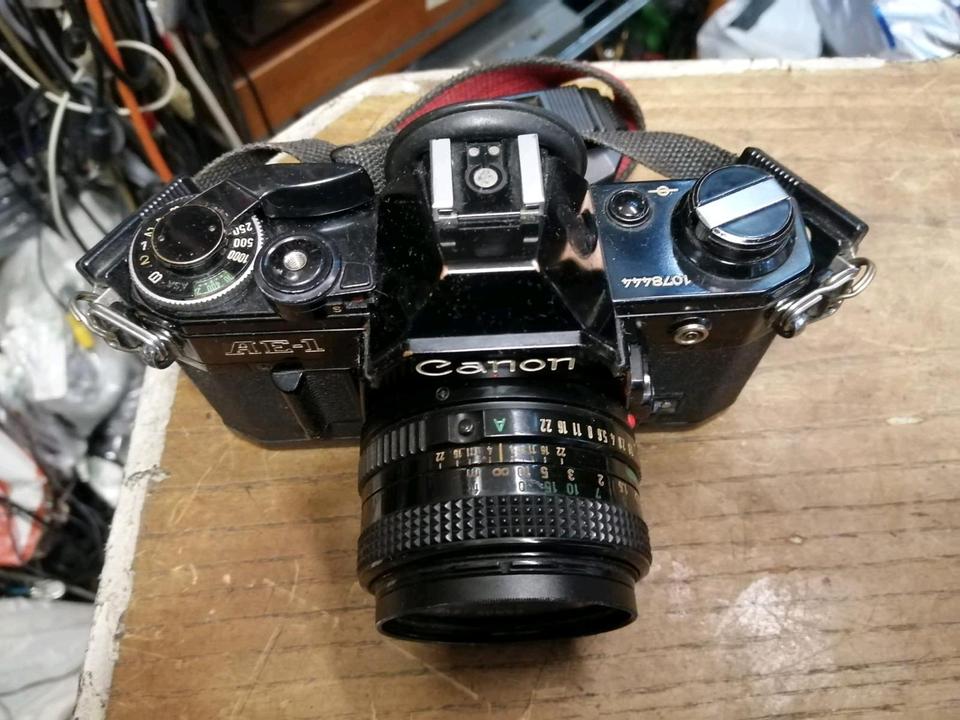 • CANON AE-1, Analog-Kamera + CANON Lens FD Objektiv!!