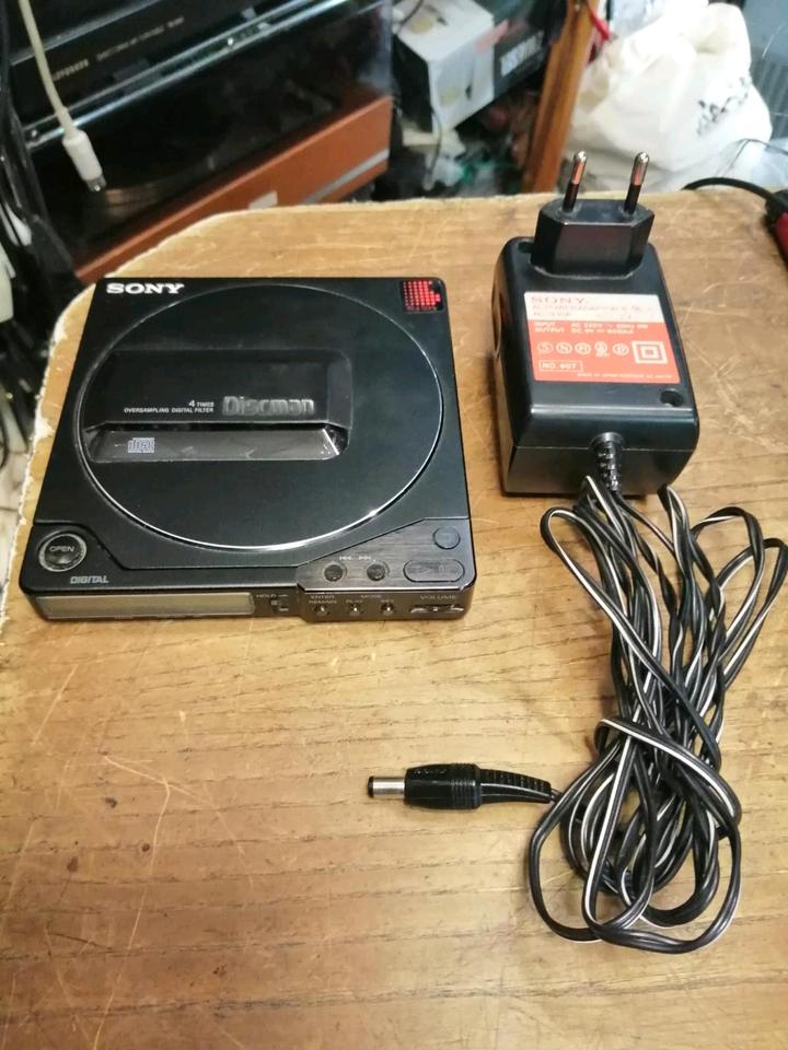 SONY D-250 portabler CD-Player mit Zubehör, DEFEKT!!!