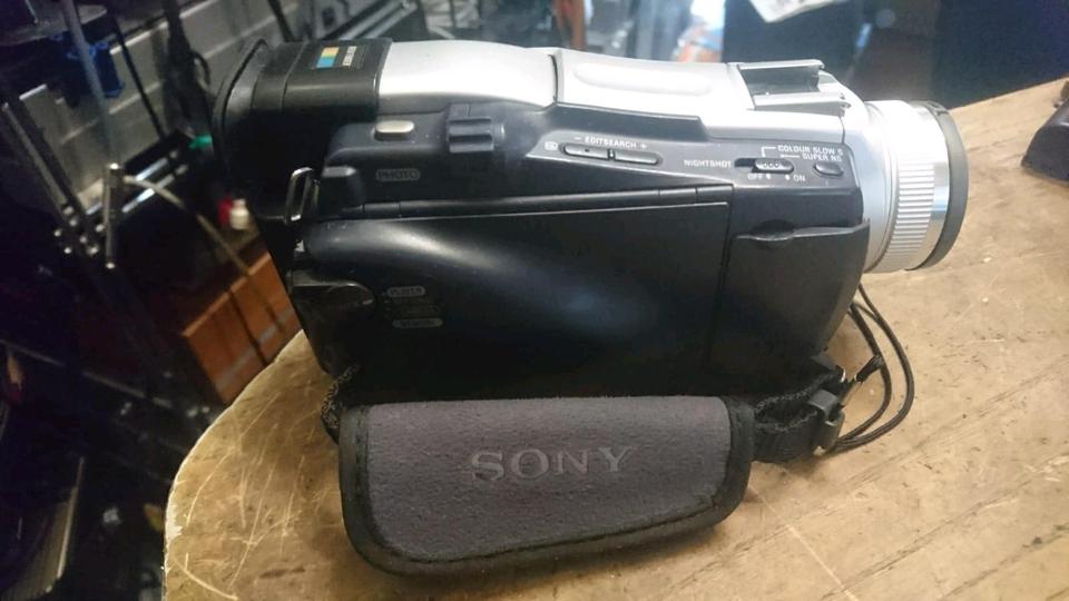 SONY DCR-TRV24E, MiniDV-Videocamera mit Zubehör!!