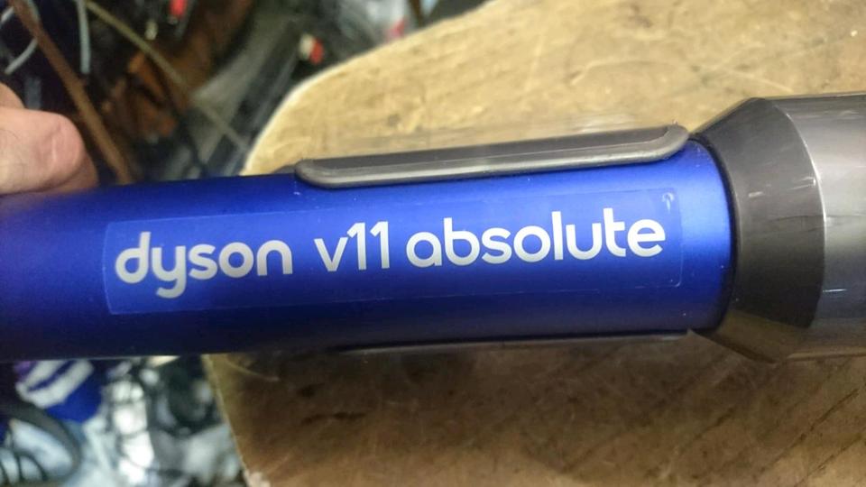 DYSON V11 absolute, Akku-Staubsauger mit Zubehör!!