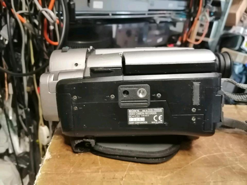 SONY CCD-TRV69E, Videocamera Hi8 +Video 8, mit Zubehör!!!