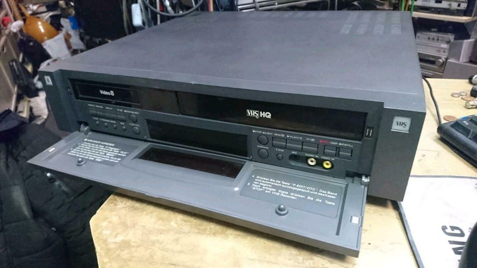 GOLDSTAR NO. R-DD15PQ, VHS-Videorecorder/Video 8 Player, DEFEKT!