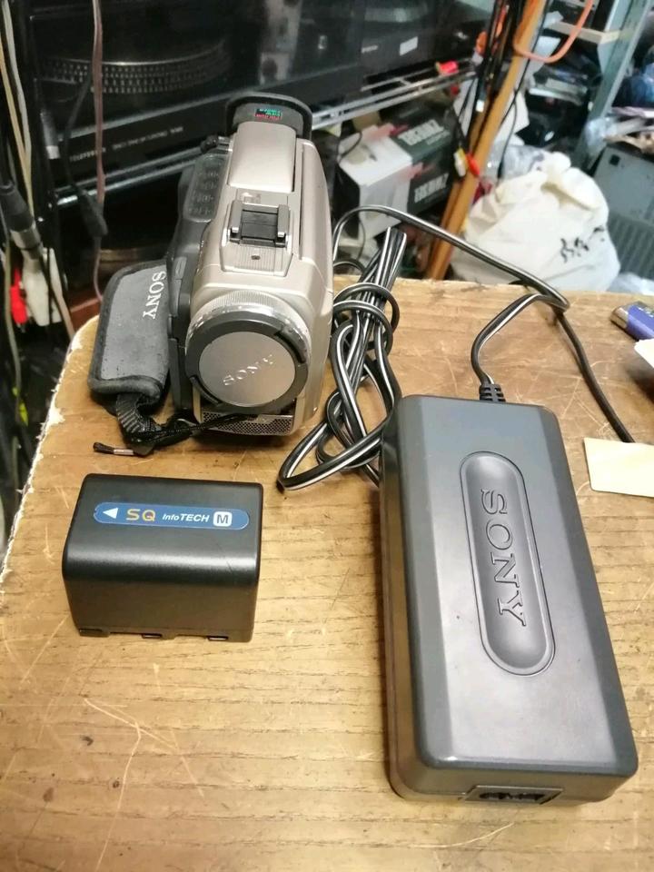 SONY DCR-TRV8E PAL, MiniDV-Videocamera mit Zubehör!!