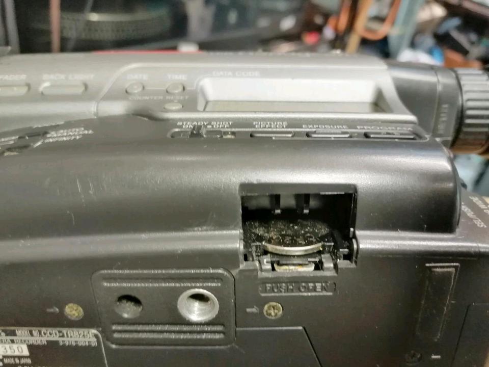 SONY CCD-TR825E, Videocamera Hi8 und Video 8, mit Zubehör!!!