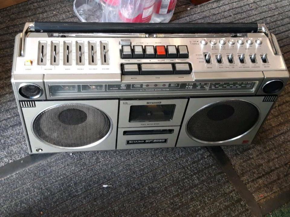 SHARP GF-9090, Stereo Redio-Tape Recorder, etwas DEFEKT!