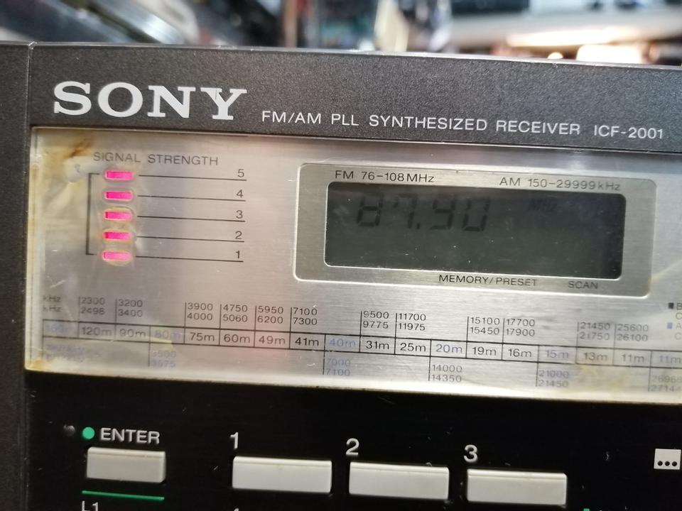 SONY ICF-2001, FM/AM PLL Synthesized Receiver, Universal-Adapter!