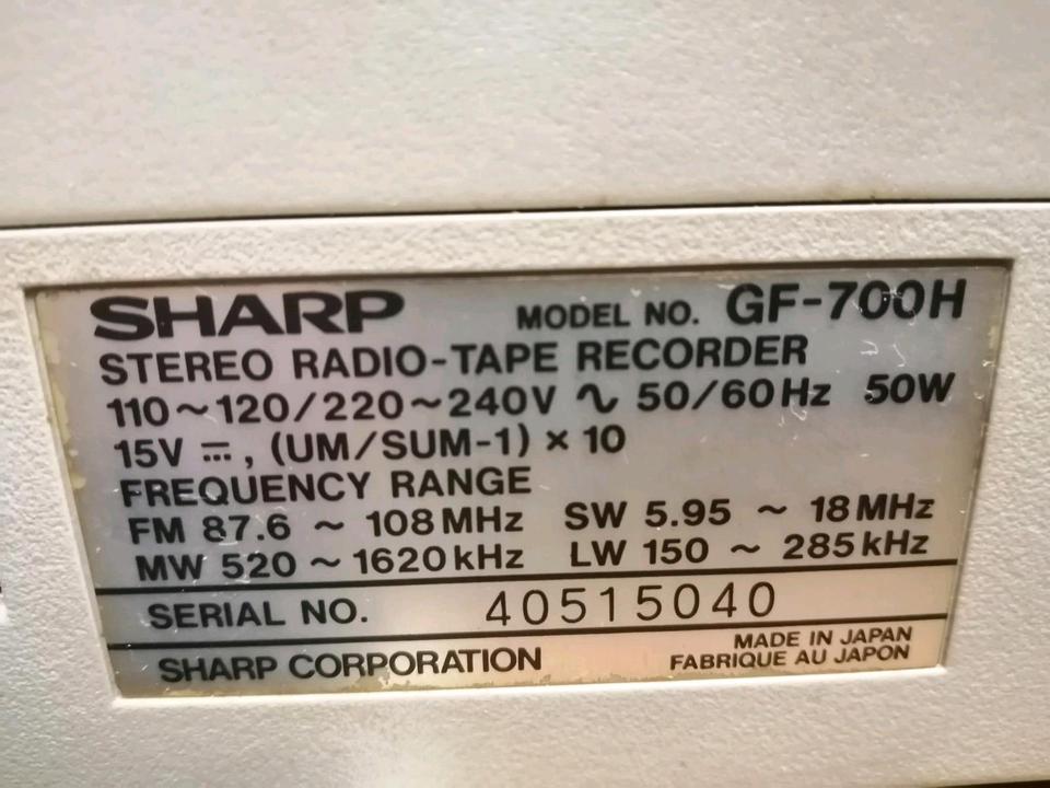 SHARP GF-700H, Radio-Cassetten-Recorder OHNE Boxen, etwas DEFEKT!
