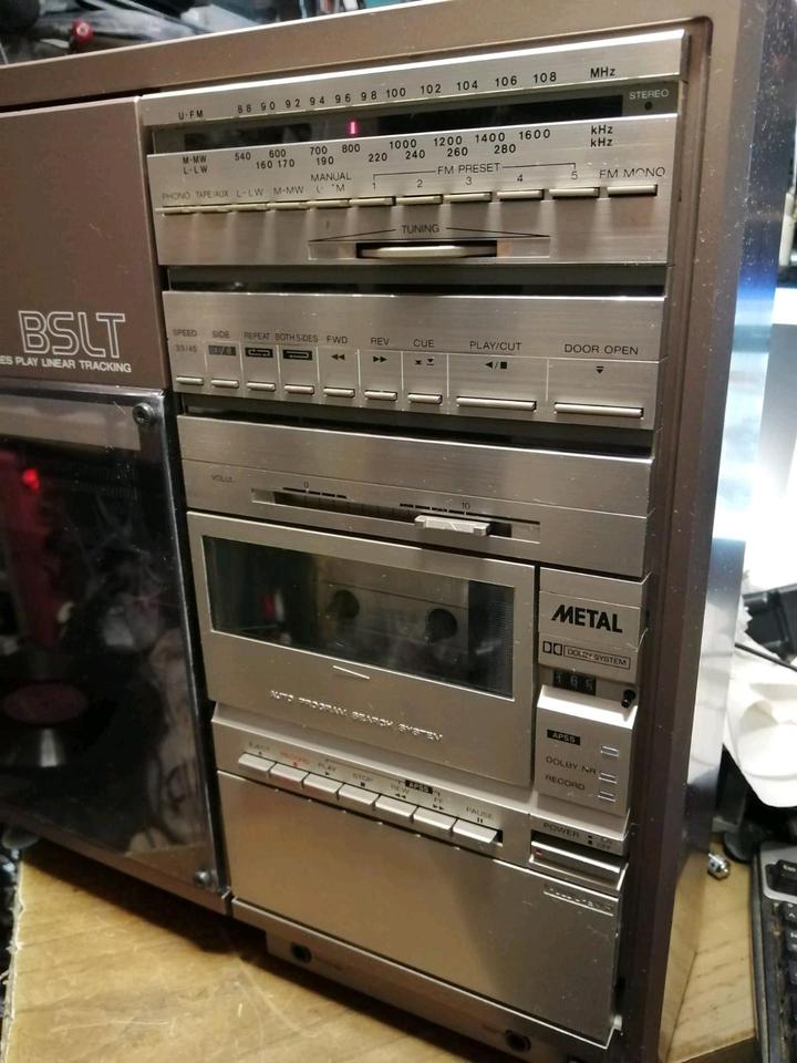 SHARP VZ-3500, Plattenspieler/Radio/Cassette/Verstärker!!!
