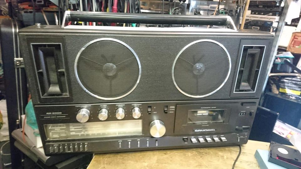 GRUNDIG RR2000, Radio-Cassetten-Recorder, etwas DEFEKT!!