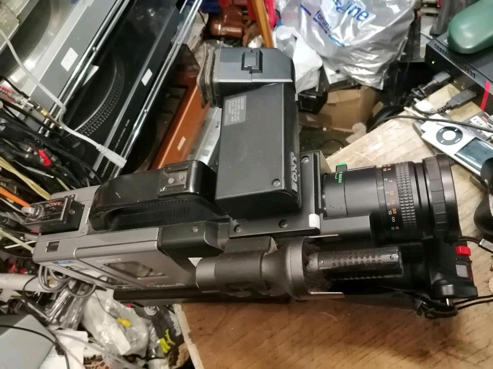 SONY CCD-V200E, Videocamera Video 8 mit Original-Akku!!!