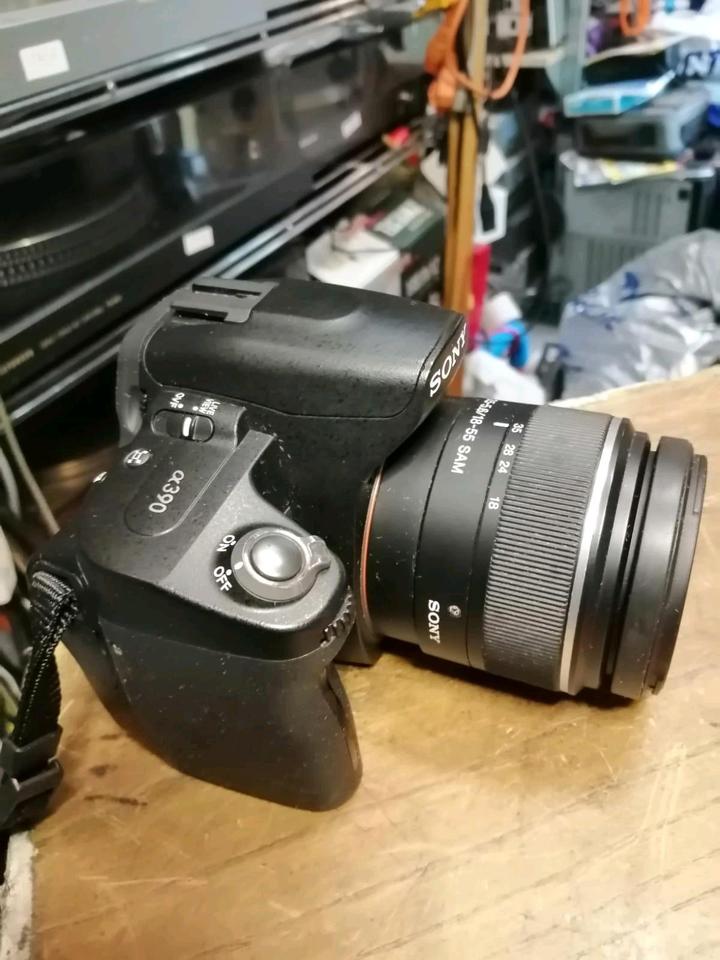 SONY Alpha DSIR A390 Digitalkamera + SONY Objektiv, mit Zubehör!!