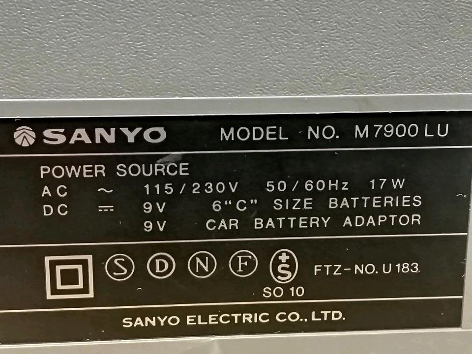 SANYO M7900 LU, Mini & Slim Radio-Cassetten-Recorder!