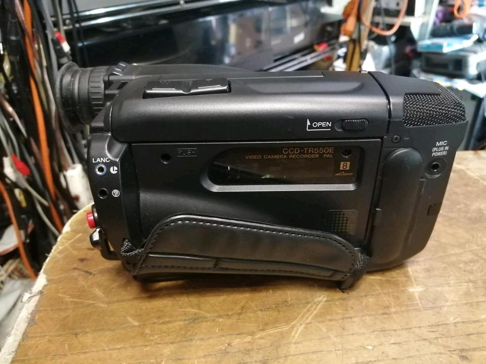 SONY CCD-TR550E, Videocamera Hi8 und Video 8, mit Zubehör!!!