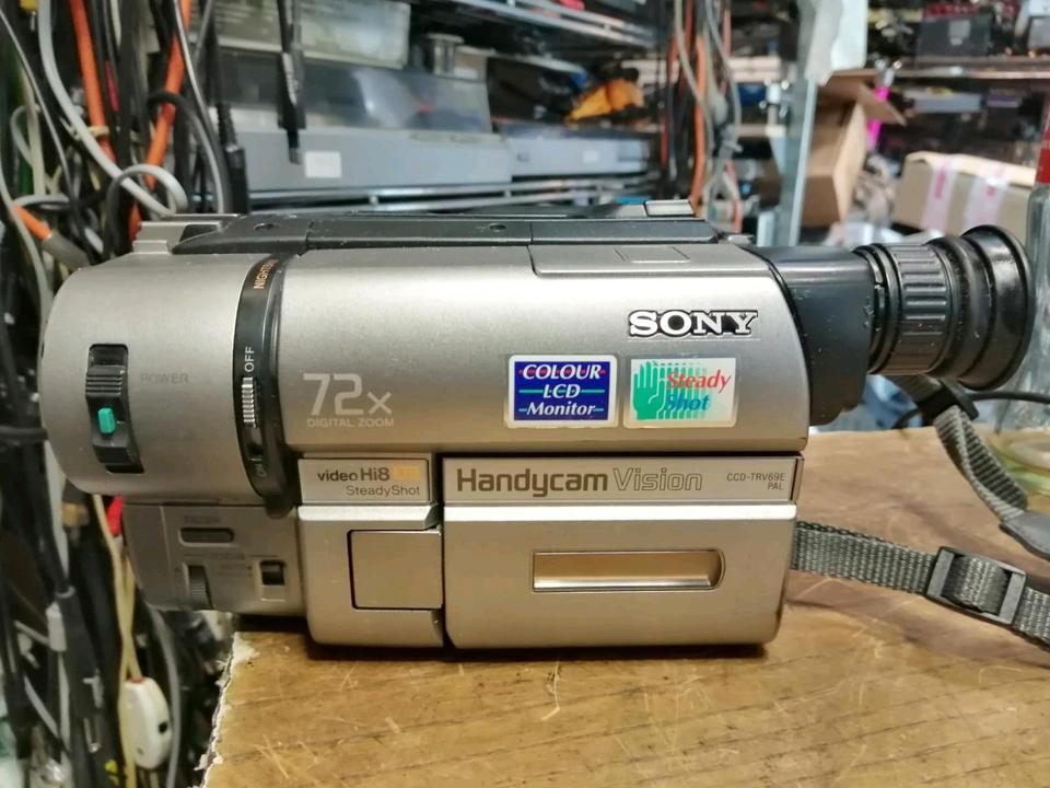 SONY CCD-TRV69E, Videocamera Hi8 +Video 8, mit Zubehör!!!