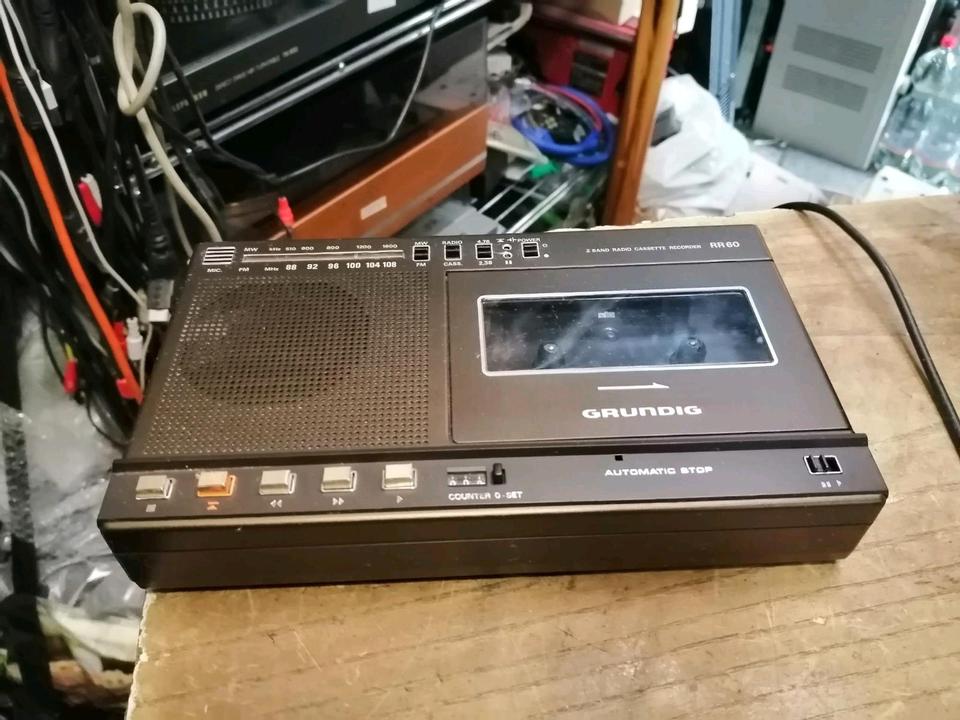 GRUNDIG RR60, 2 Band Radio-Cassetten-Recorder, etwas DEFEKT!!