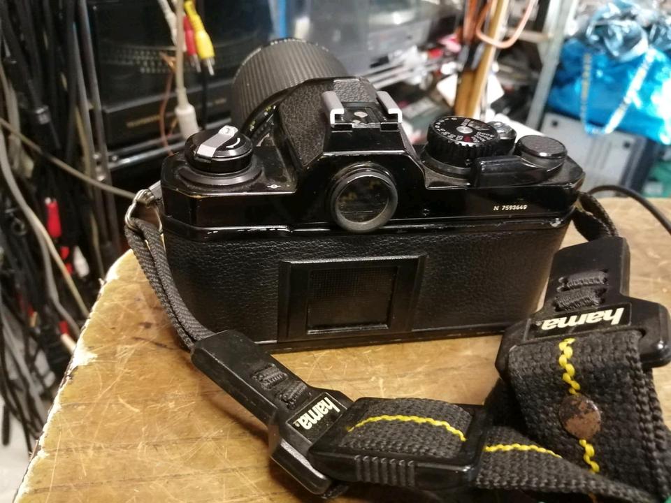NIKON FM2 Analog-Kamera + ZOOM NIKKOR 35~200 mm Objektiv!!