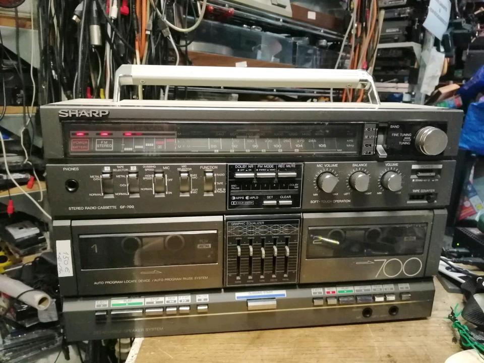 SHARP GF-700H, Radio-Cassetten-Recorder OHNE Boxen, etwas DEFEKT!