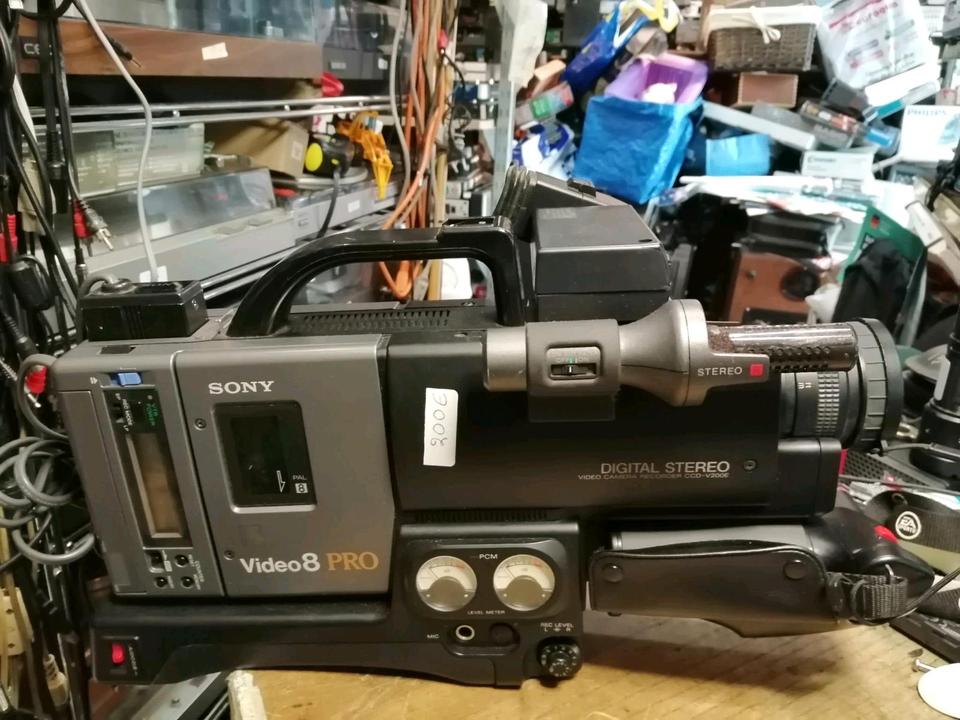 SONY CCD-V200E, Videocamera Video 8 mit Original-Akku!!!