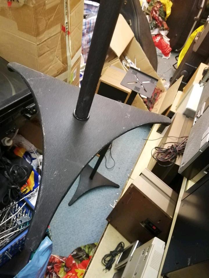 2 Boxen-Ständer (no name), guter Zustand!!