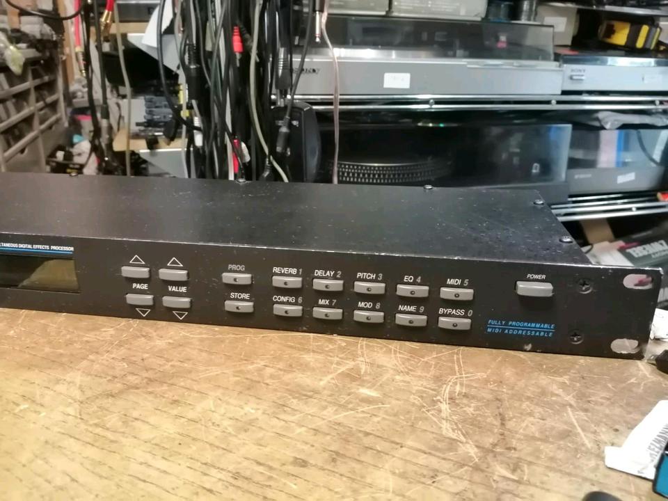 ALESIS QUADRO VERB, ohne Adapter, DEFEKT!!!
