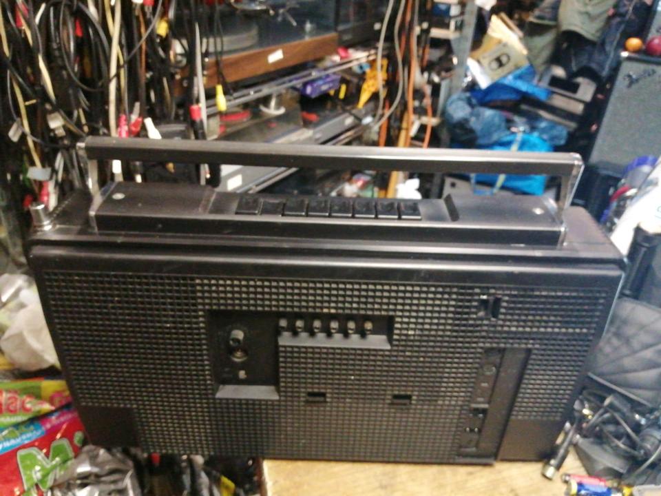 GRUNDIG SATELLIT 2400, Radio mit Netzkabel!