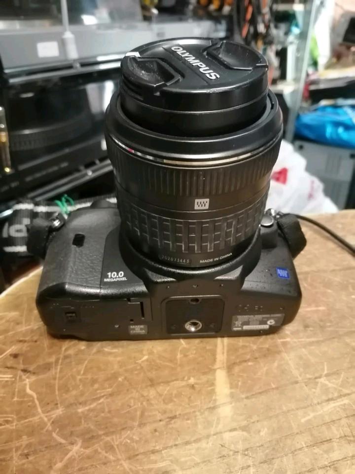 OLYMPUS E-410 + OLYMPUS Zuiko Objektiv, mit Zubehör!!!