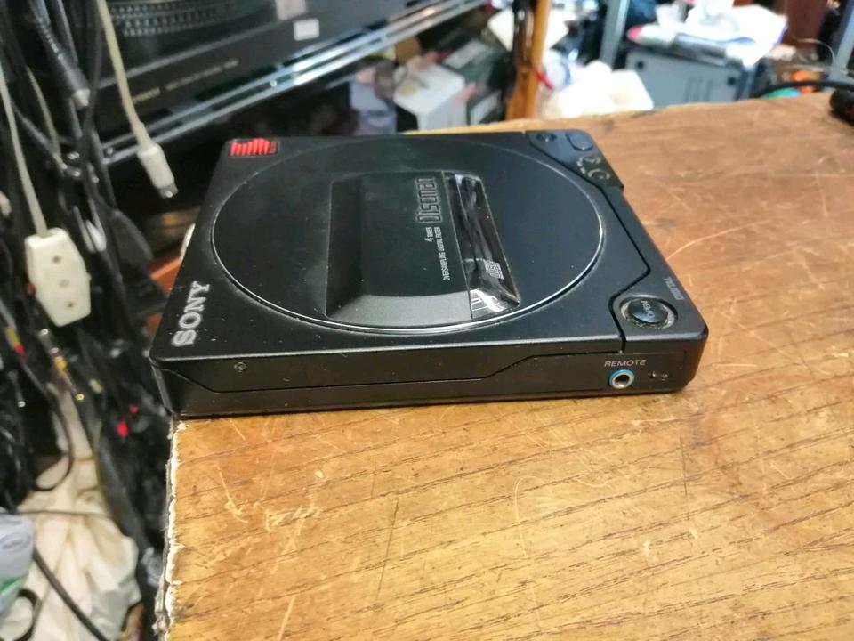 SONY D-250 portabler CD-Player mit Zubehör, DEFEKT!!!