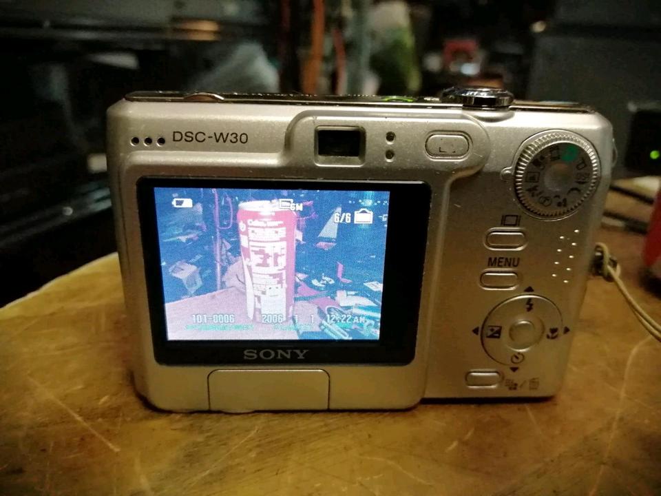 SONY DSC-W30, Digital-Kamera mit Zubehör!! guter Zustand!!