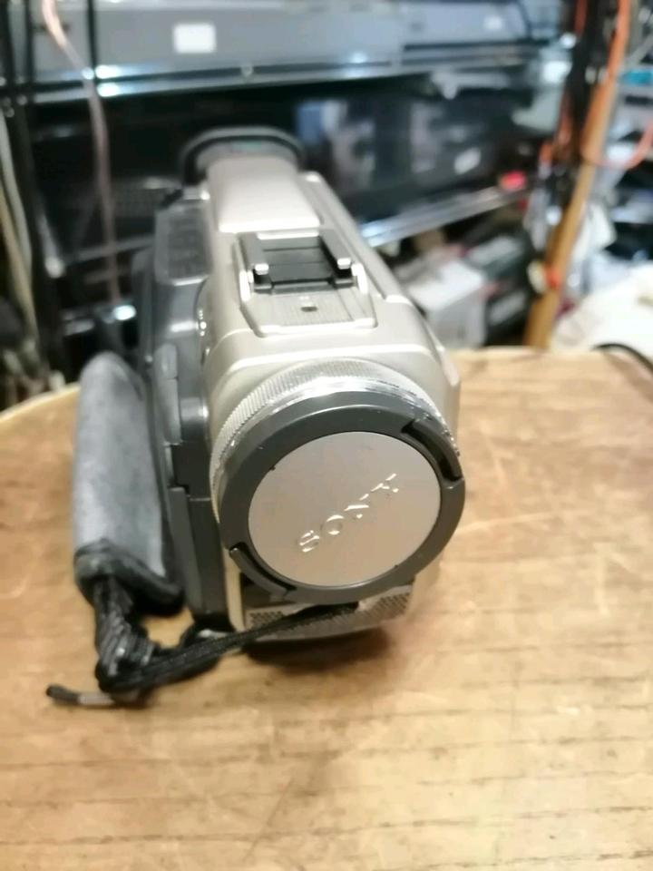 SONY DCR-TRV8E PAL, MiniDV-Videocamera mit Zubehör!!