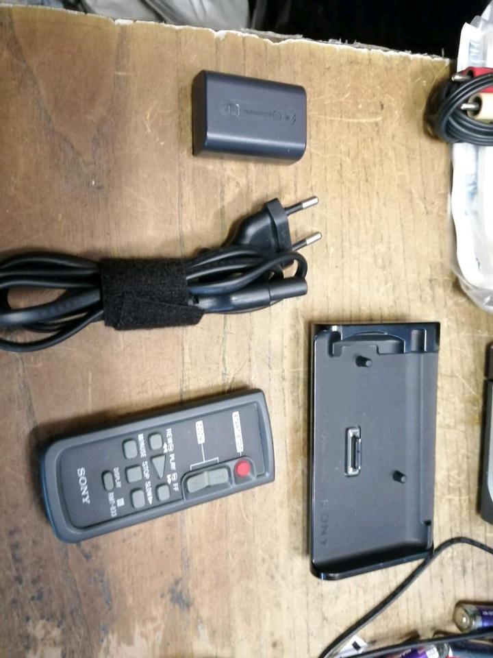 SONY DCR-HC45, MiniDV-Videocamera + SONY Station für Cameras!!
