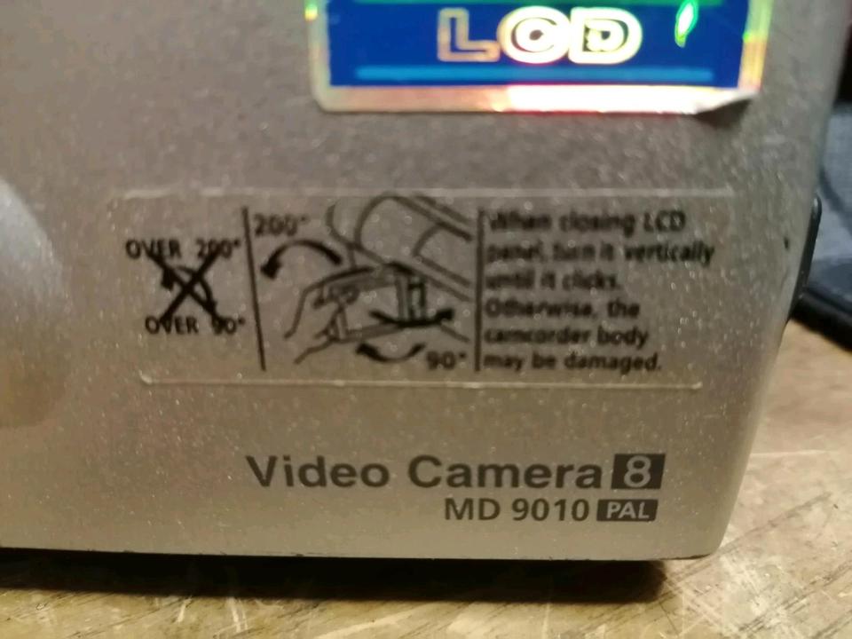 MEDION MD-9010, Videocamera Video 8 mit Zubehör!!