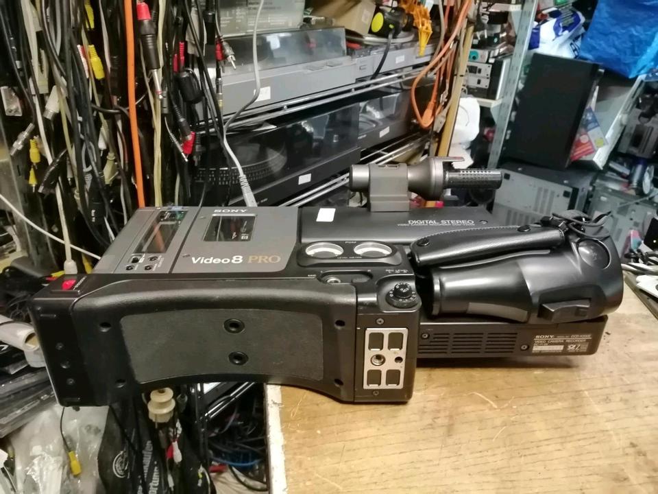 SONY CCD-V200E, Videocamera Video 8 mit Original-Akku!!!