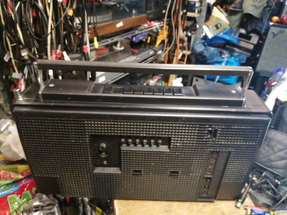 GRUNDIG SATELLIT 2400, Radio mit Netzkabel!