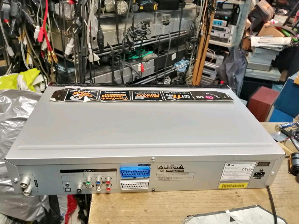 LG RC278 DVD-Recorder/Videocassettenrecorder mit