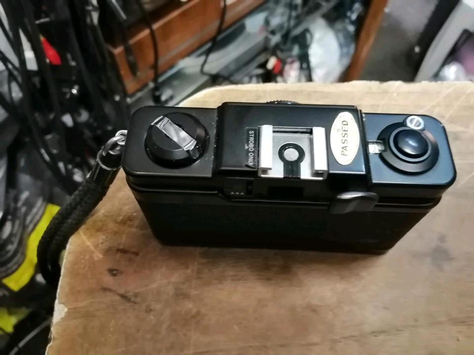 RICOH FF-1 Color Rikenon, Analog-Kamera mit 2 NEUEN Batterien!!