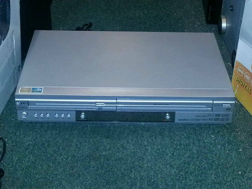 LG V8705DS DVD-Player/Videocassetten-Recorder, guter Zustand